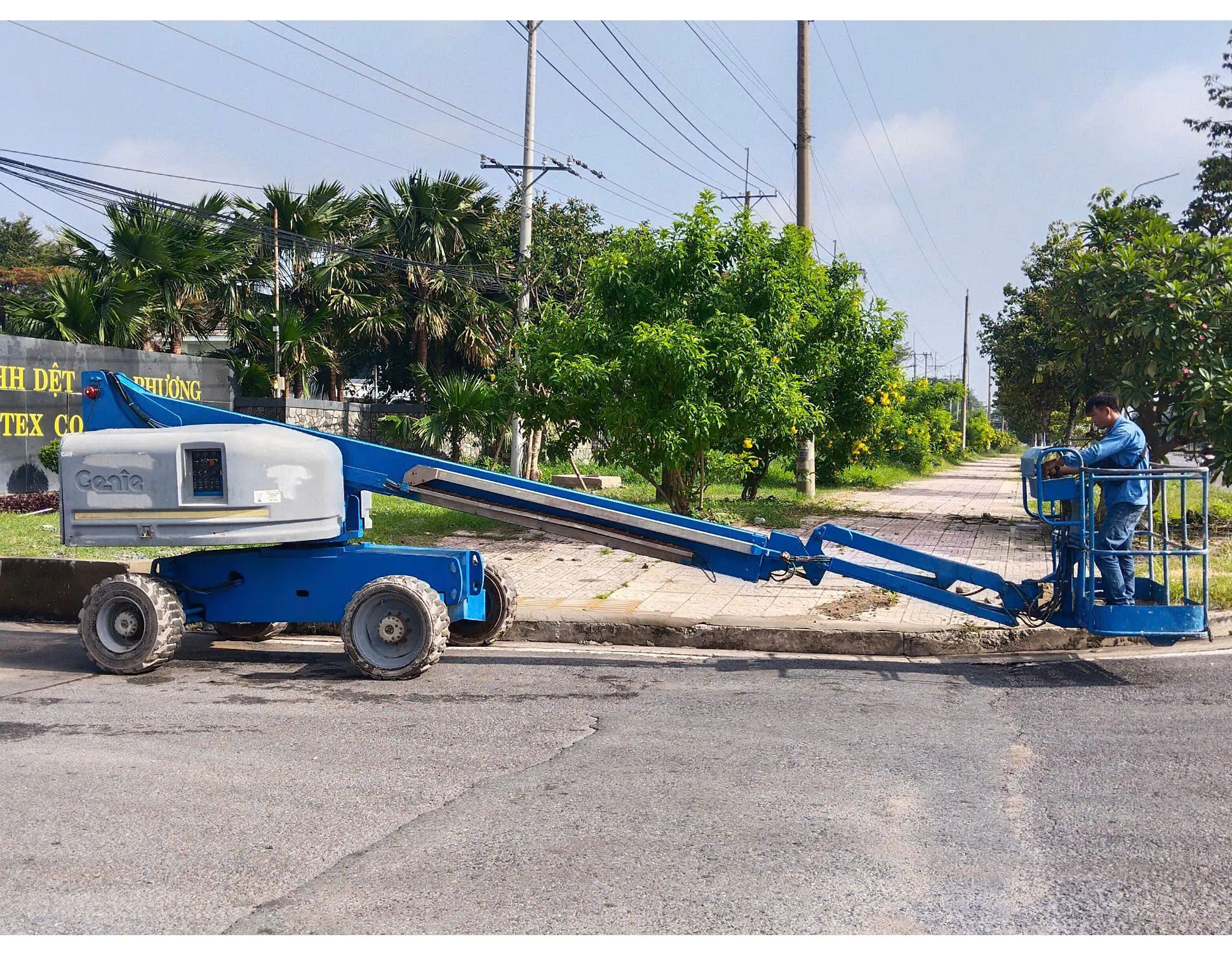 Dịch Vụ Cho Thuê Xe Nâng Người Tại Long Thành, Đồng Nai