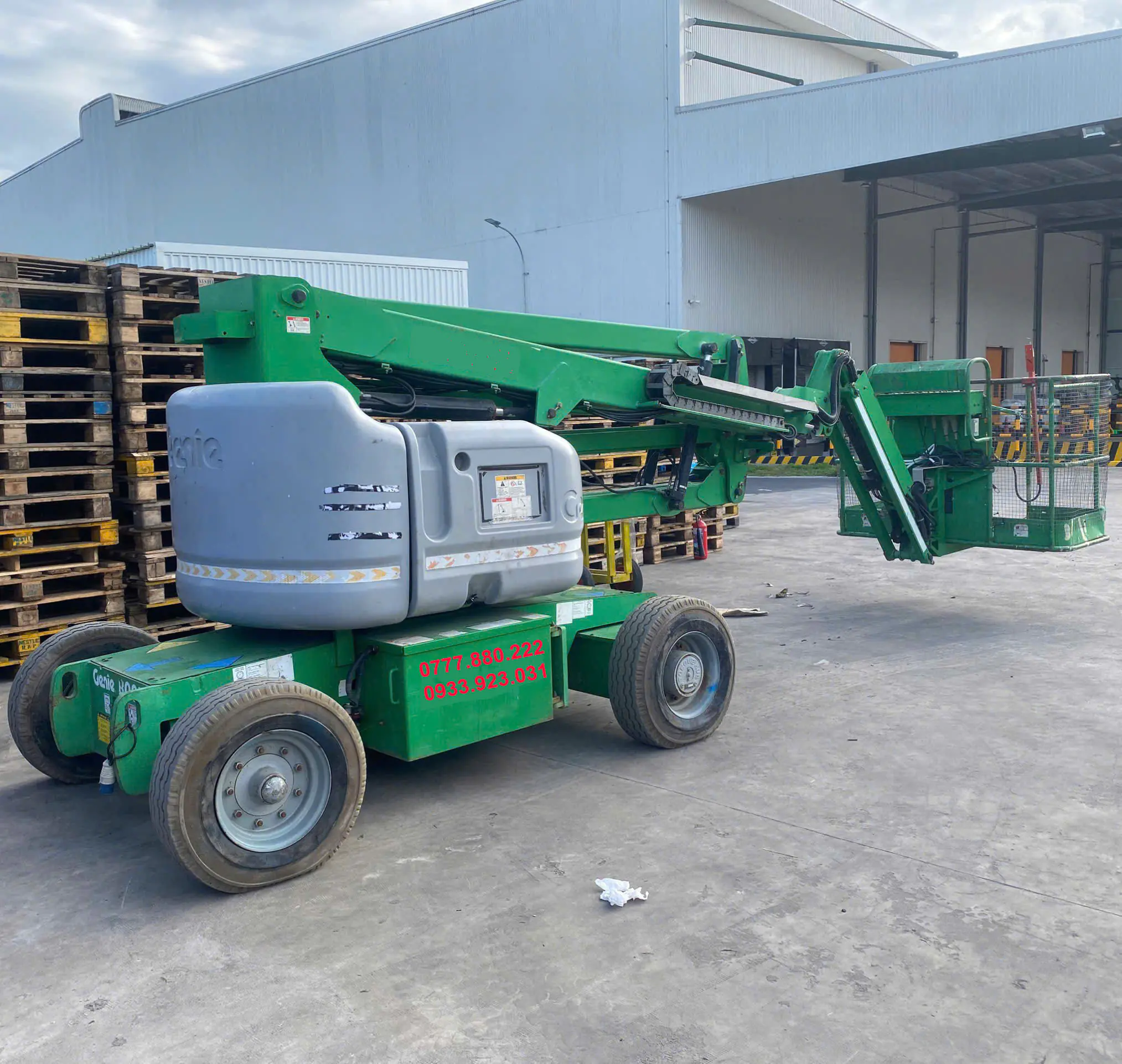 Xe nâng người chạy điện (Electronic Boomlift)