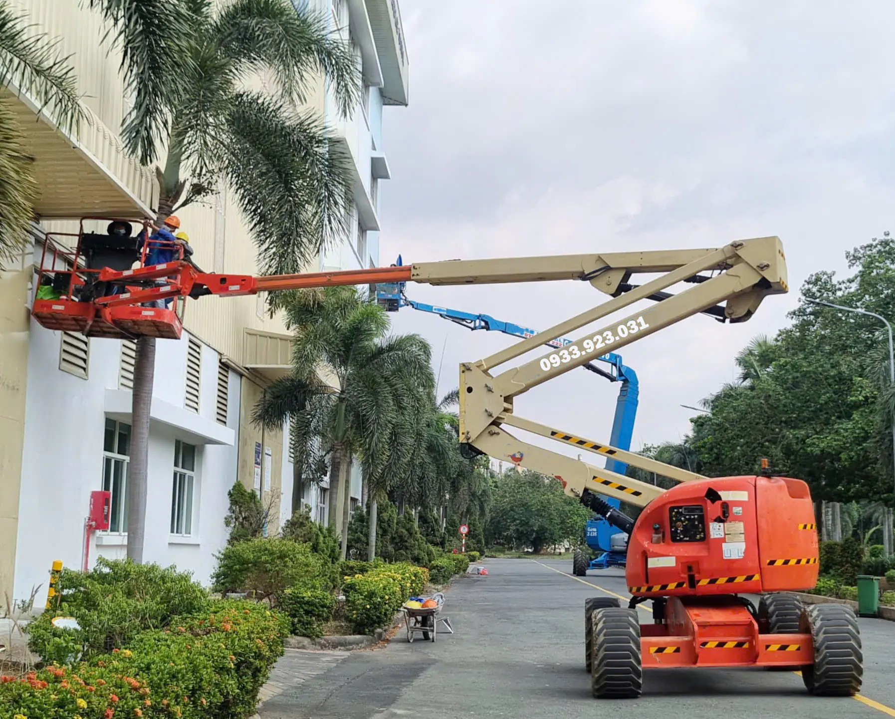 Xe nâng người cao 18 mét cần gấp JLG 510AJ