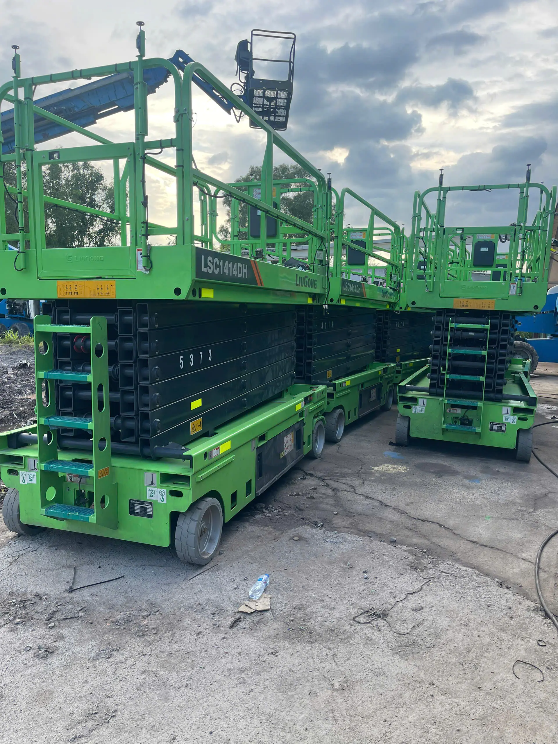 CÔNG TY TNHH CẨU VÀ THIẾT BỊ NÂNG VIỆT NAM