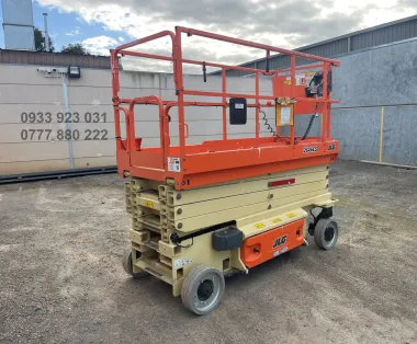Xe nâng người cắt kéo 10 mét JLG 2646ES